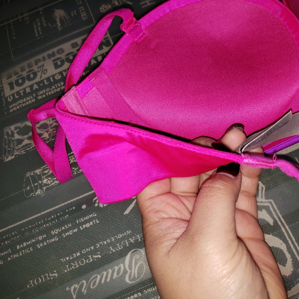 Vs Bombshell Push-Ups - image 3